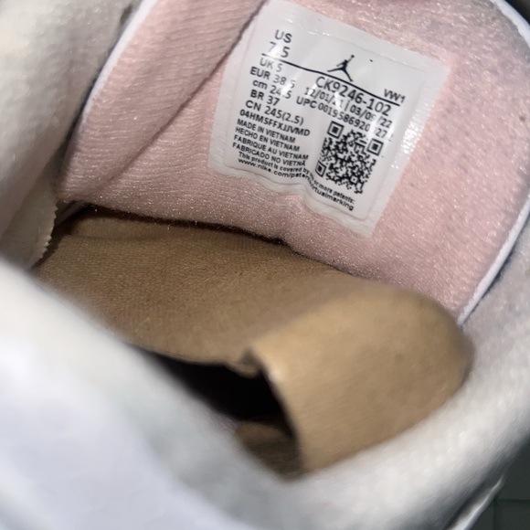 Jordan 3 Neapolitan 7.5 - Picture 5 of 5